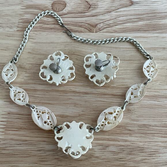 Carved Celluloid Necklace & Earring Set White Flowers Rhinestones 16" Screwbacks - Picture 9 of 16
